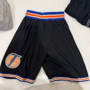 Black Basketball Shorts with Logo of looney tunes